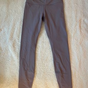 Light purple Wonder Under Lululemon leggings.